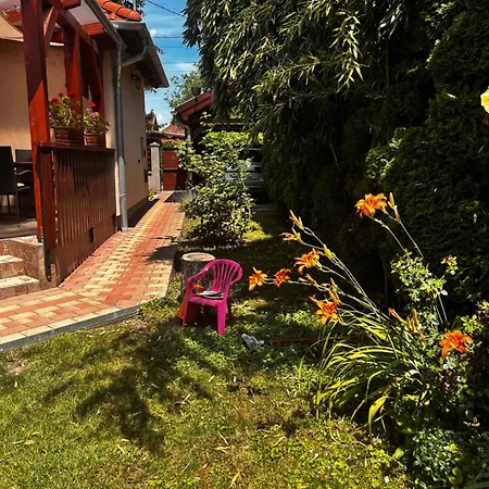 Lily House בית נופש Balatonvilágos