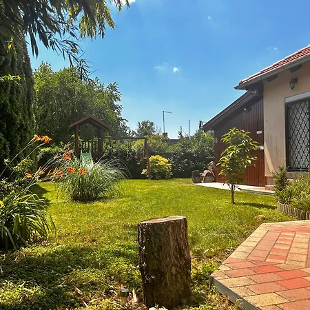 בית נופש Lily House